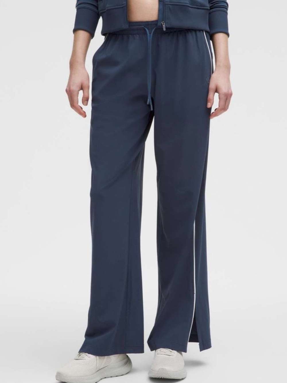 Lululemon Court Rival Wide-Leg Track Pant *Regular
Club Blue / White